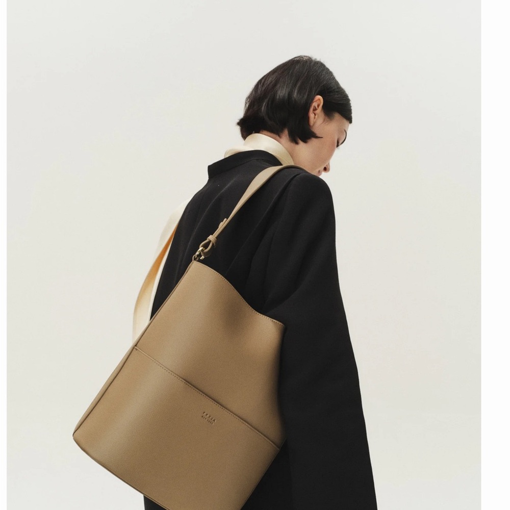 Freja tall tote in taupe - Picture 13 of 14